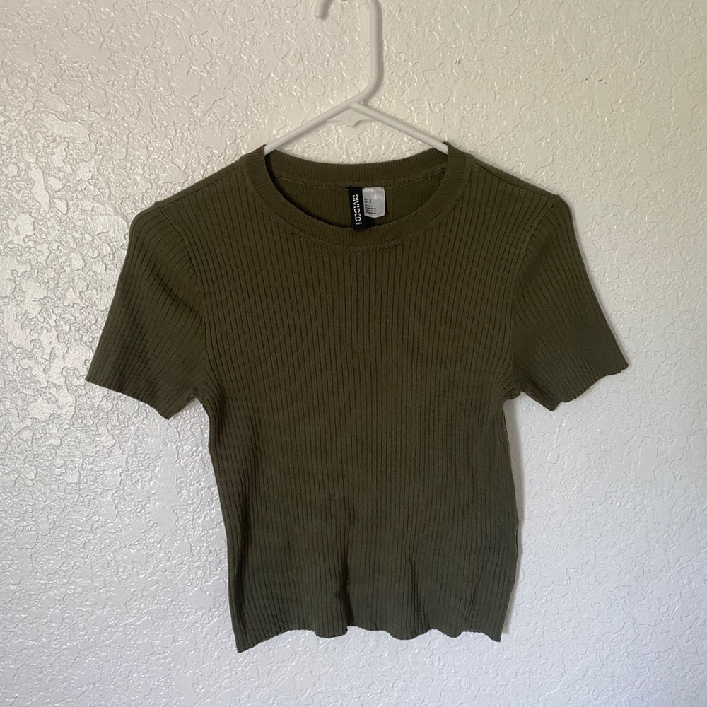 DIVIDED Short Sleeve Cropped Sleeve